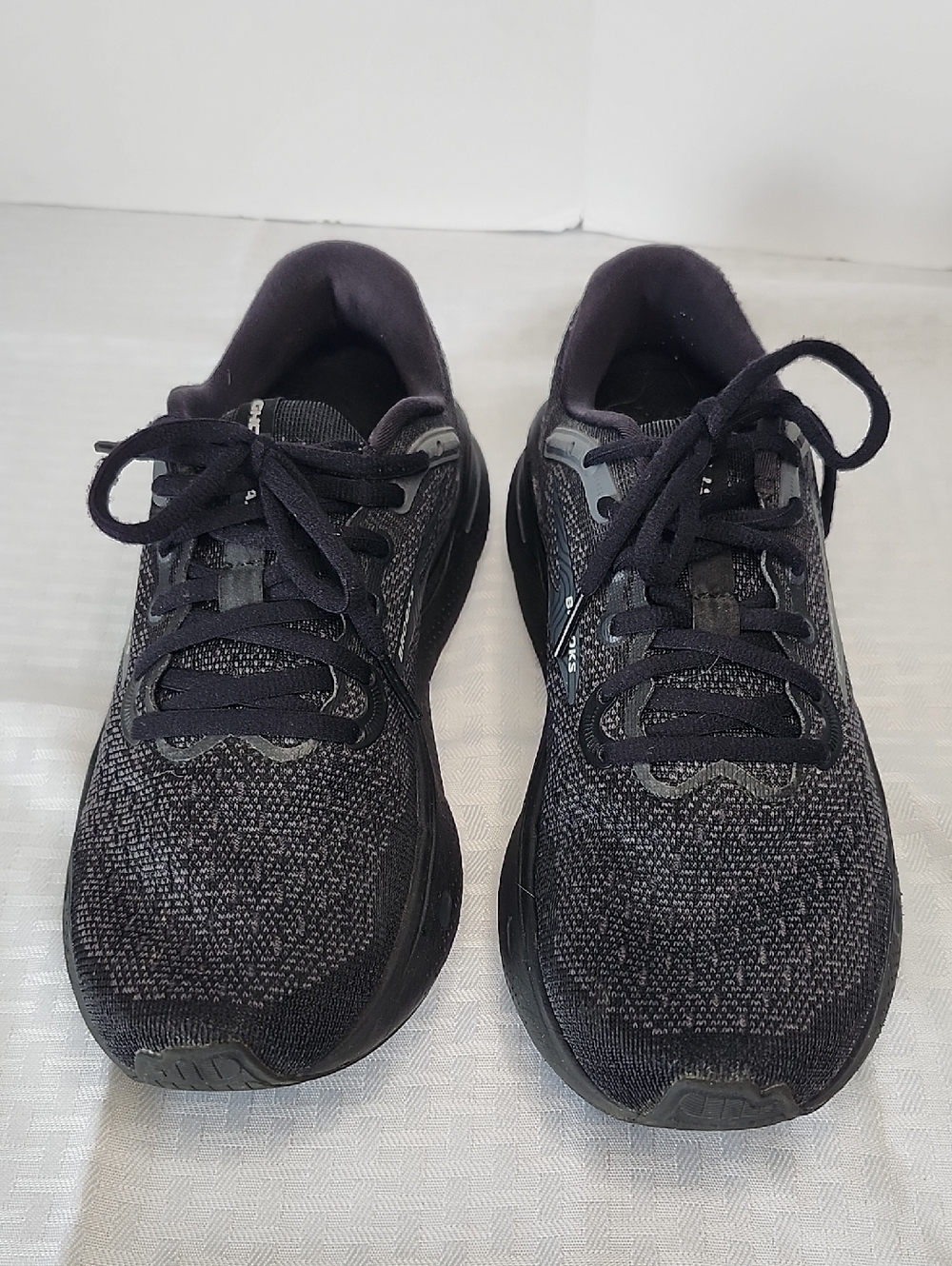 Brooks Ghost Max Black Sneakers Size 7.5
